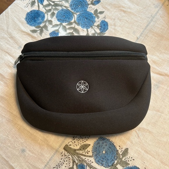 GAIAM neoprene-like belt bag/fanny pack - NEW! - Picture 6 of 7